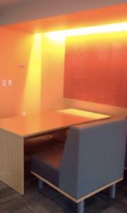 lounge area in holly pointe