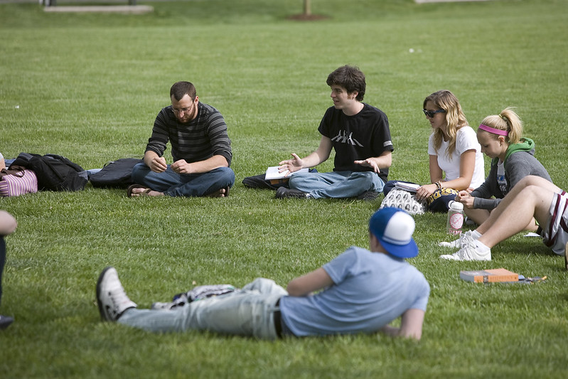 Students on Bunce Green.