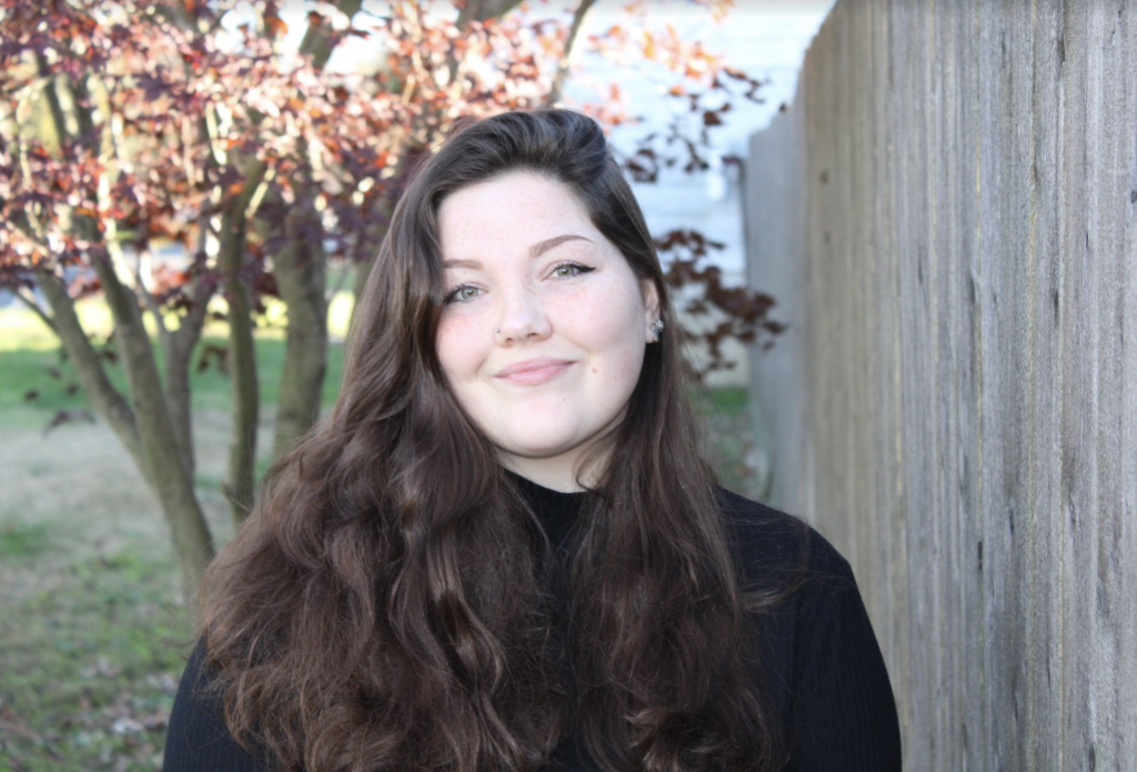 Taryn smiling for a portrait photo.